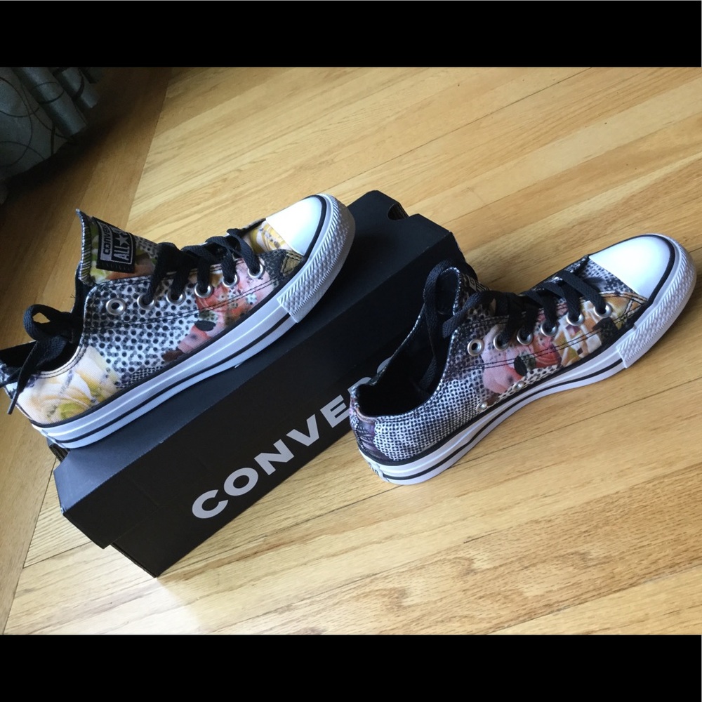 Women’s converse size 7